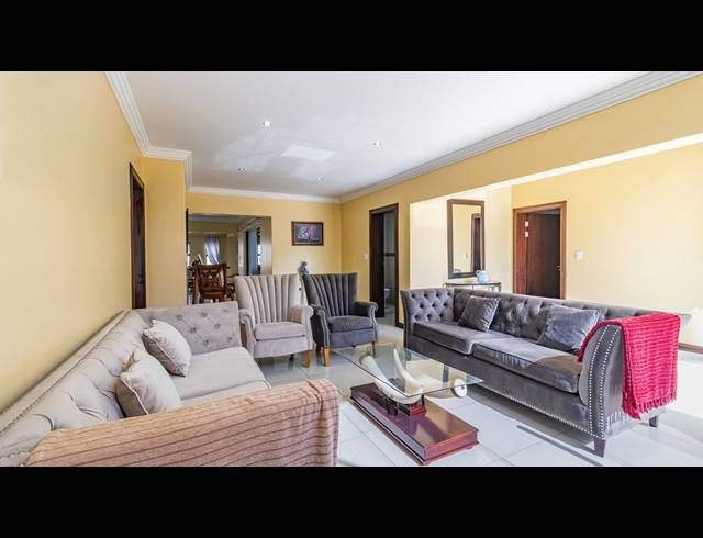5 BEDROOM HOUSE FOR SALE IN ASPEN HILLS